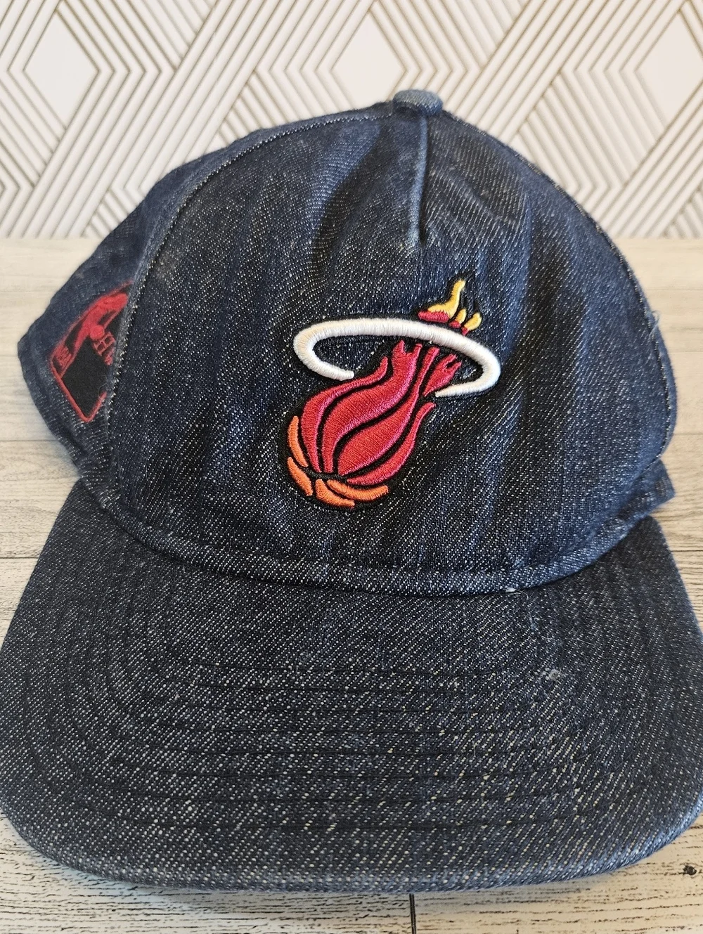 New Era Hardwood Classics NBA Miami Heat Youth Snap Back Cap Denim Embroidered